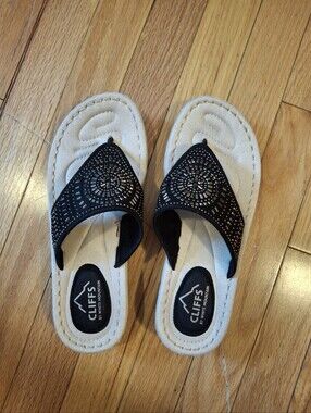 Cliffs by WHITE MOUNTAIN Black and Cream Beaded Thong Sandals